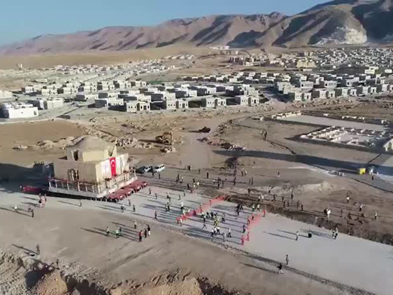 بالفيديو: عملية نقل حمام تاريخي في تركيا، الحمام نُقل كقطعة واحدة رغم وزنه الذي يصل إلى 1500 طن!